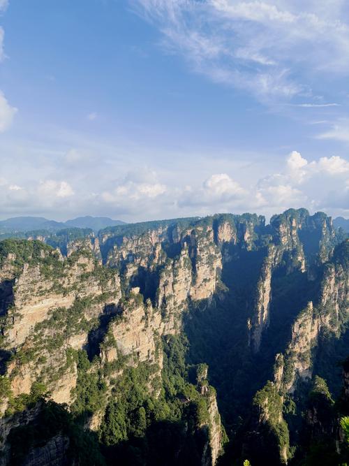 张家界新增本土21+8所有景区关闭，多地文旅受冲击