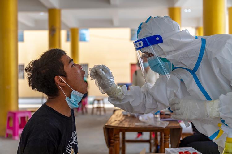 云南瑞丽突发疫情，全民疫苗接种提速应对潜在风险