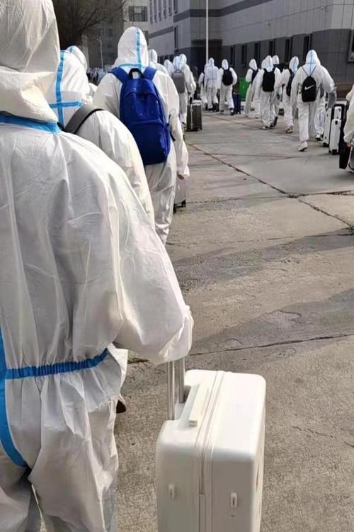 吉林一学校暴发聚集性疫情，校内情况及提前开学引关注